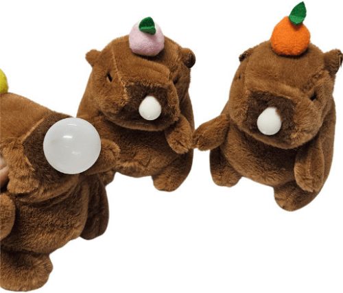 Kapibara plüss kulcstartó, rágógumis, gyümölcssel, kb. 12 cm, többféle